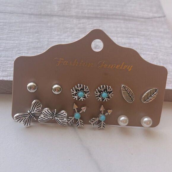 5/$25 Dainty Delicate Studs - Picture 1 of 4